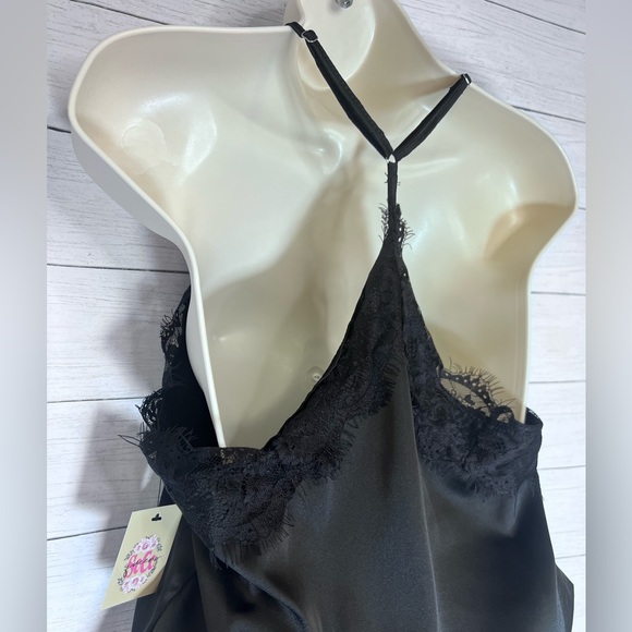 Boutique Brand Black Lace Neckline Sleeveless Satin 3 Button Placket Bodysuit - Picture 7 of 11